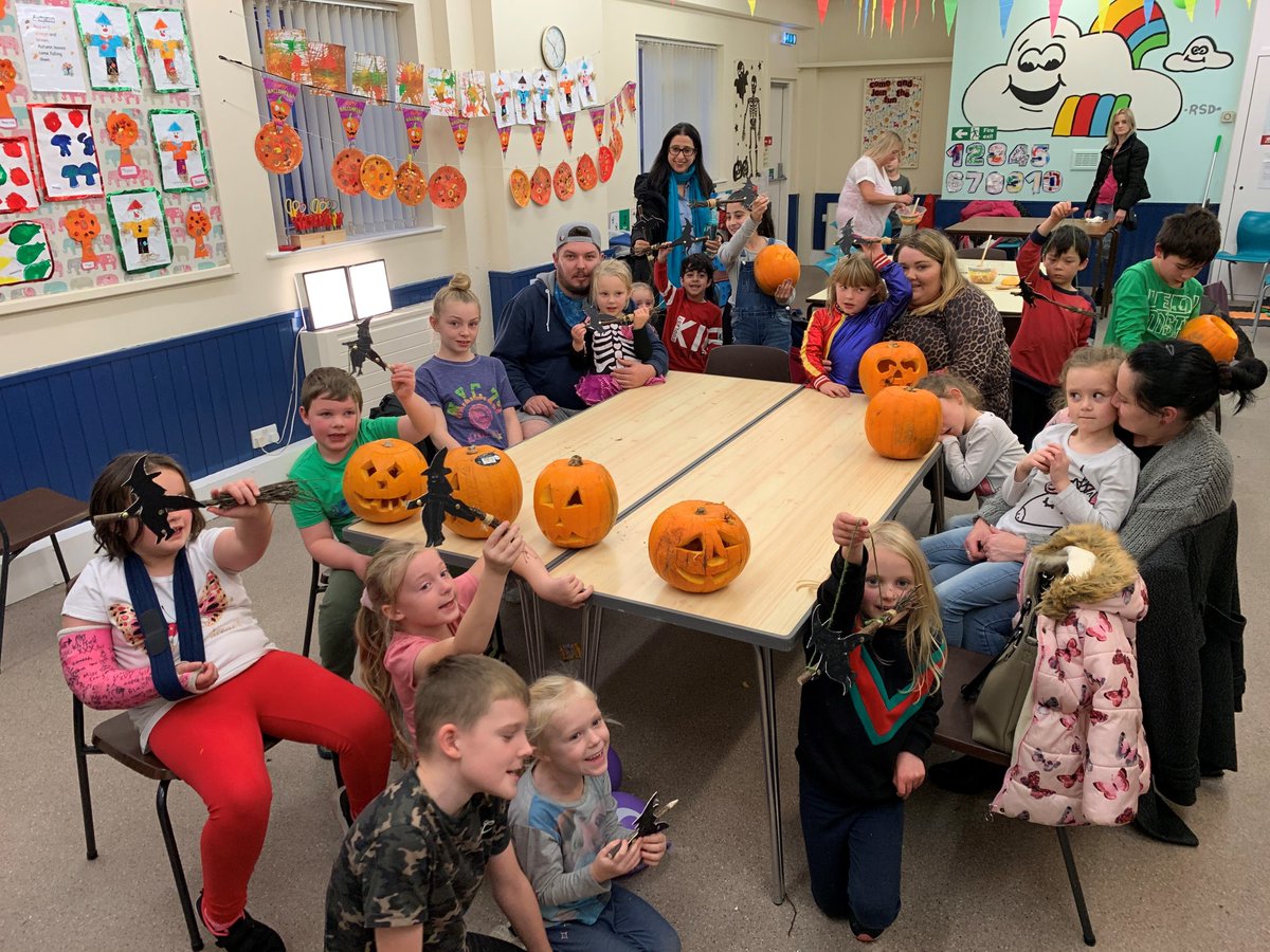 LeegomeryCC's tweet photo. 🧟‍♀️🧛‍♂️✨Happy Halloween✨🧛‍♂️🧟‍♀️
From ceramic poppy making to creating some fantastic witches, broomsticks &amp; pumpkin carving, which were kindly donated by @AsdaFoundation &amp; hosted by @TelfordWoods&amp; @parklanecentre. What an amazing week of holiday activities! Thank you to all involved! https://t.co/4Y3ZK6Fmoa