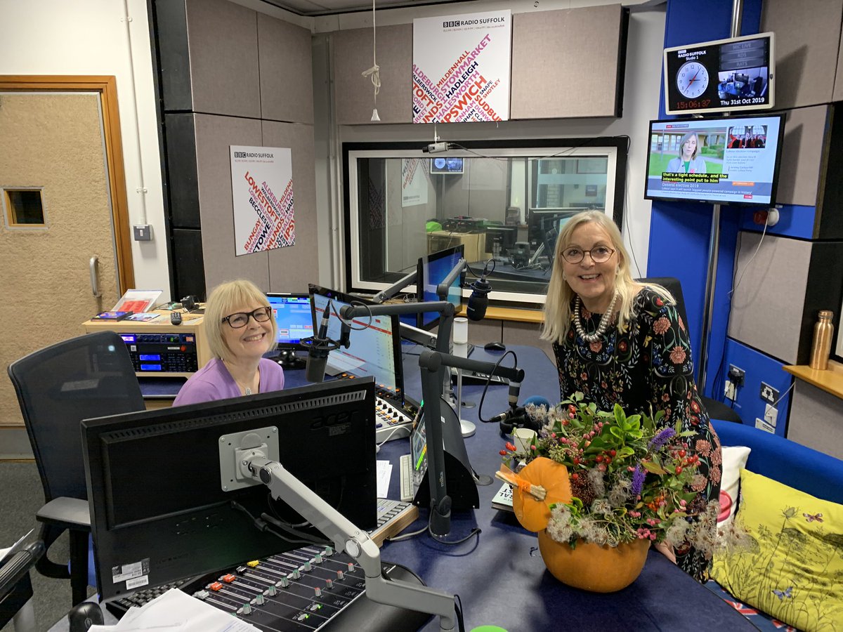 TUNE IN... International florist and best selling author <a href="/PaulaPryke/">Paula Pryke</a> is on <a href="/lesleydolphin/">Lesley Dolphin</a>’s <a href="/BBCSuffolk/">BBC Suffolk</a> sofa now... 💐