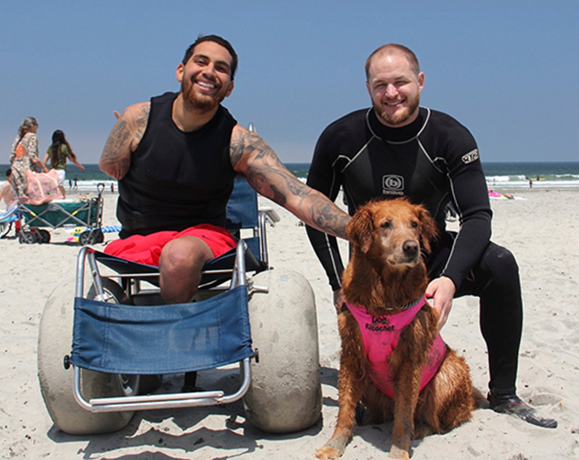 Triple amputee teams with dog to #HelpVetsHeal with Surfing carvemag.com/2019/10/surfin…