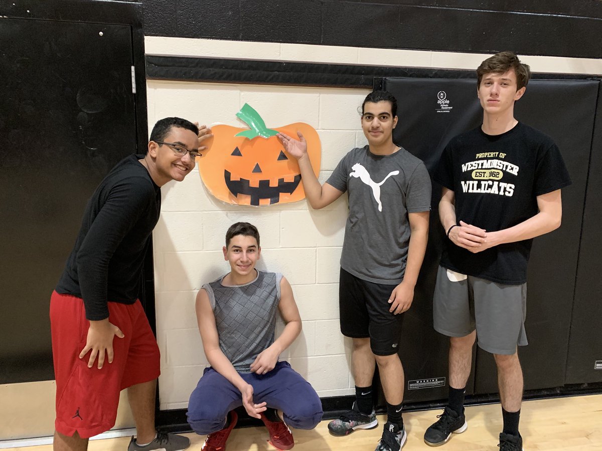 amanda4lang's tweet photo. ⁦@WestminsterSS⁩ student champions in basketball challenges. #Halloween #buildajackolantern https://t.co/cQVGs4NvUa