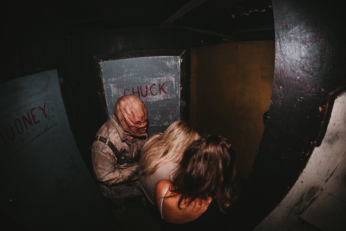 FrightFactoryPA's tweet photo. 🎃 TRICK OR TREAT! 🎃

The Fright Factory is OPEN tonight for Halloween! 

We close this weekend in South Philadephia on November 2nd. We hope to see you tonight for screams and candy! 

Ticket link HERE or purchase at the door (https://t.co/M7ESEteA6b) https://t.co/Y4JAFrkcw3