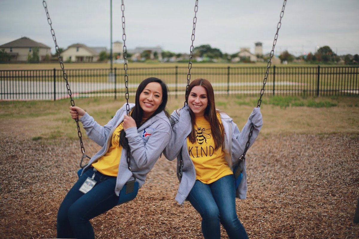 Twinning up against drugs! ❤️<a href="/miss_dills7/">Sara Dillon</a> <a href="/NISDKallison/">Kallison Elementary</a> #twinday #RedRibbonWeek2019 #leadthecharge