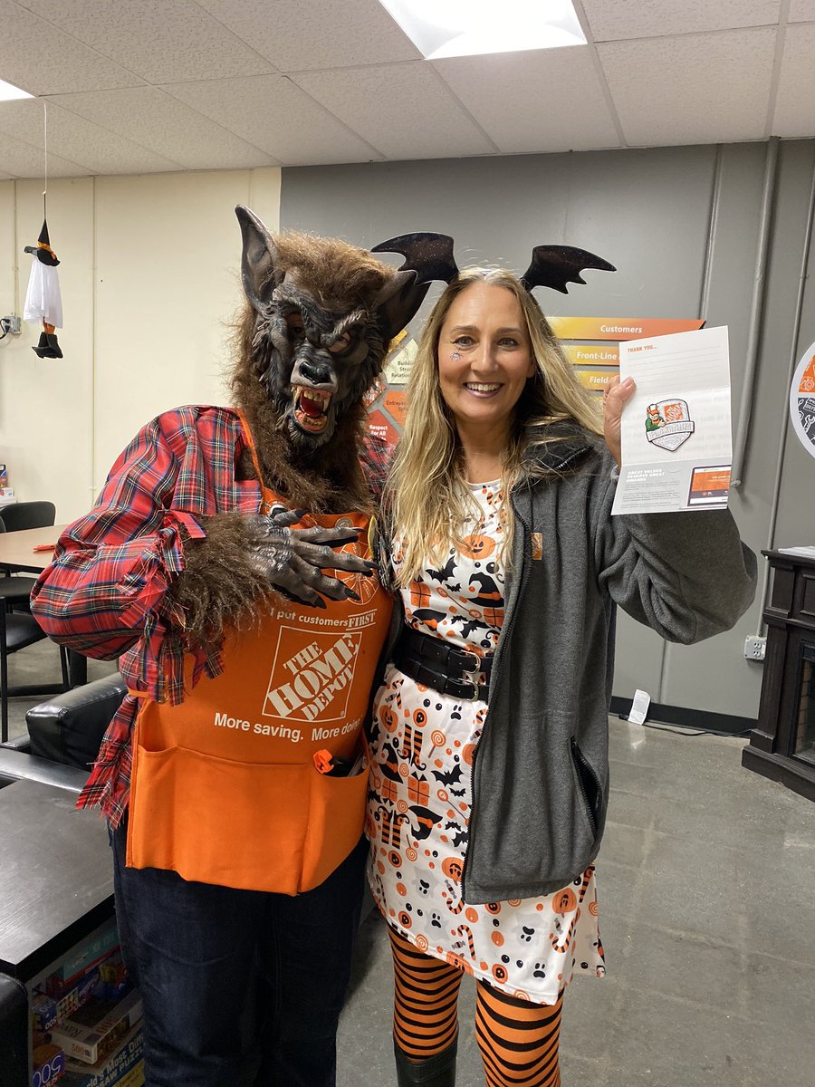 HD4282's tweet photo. Spoooooky! #AssociateRecognition https://t.co/4ehWxIHvWV