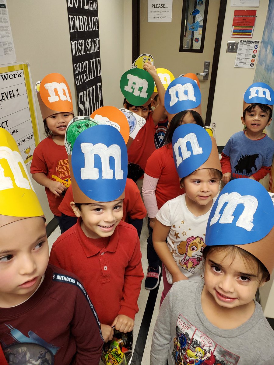 chancellorpk's tweet photo. My little M&amp;Ms had a spook-tacular time trick-or- treating!@ChancellorComet https://t.co/1nDT6U31e6