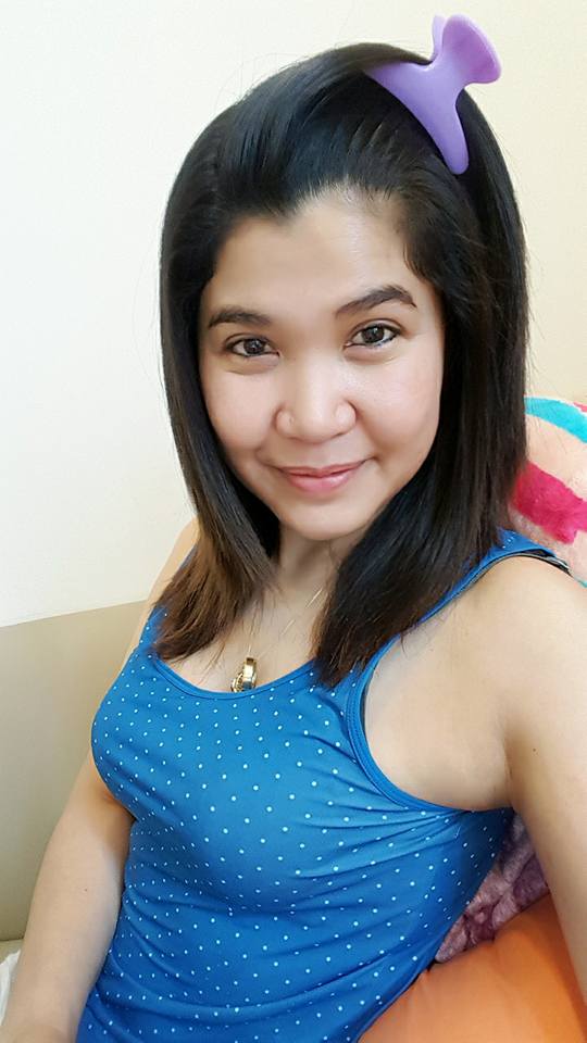 สาวรุ่นใหญ่กับสร้อยไข่มุก tweet media