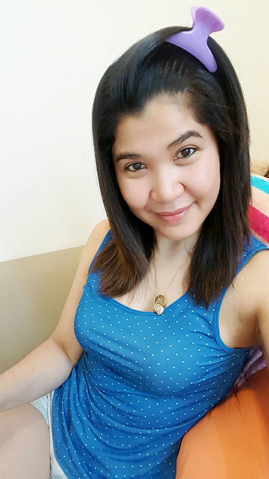 สาวรุ่นใหญ่กับสร้อยไข่มุก tweet media