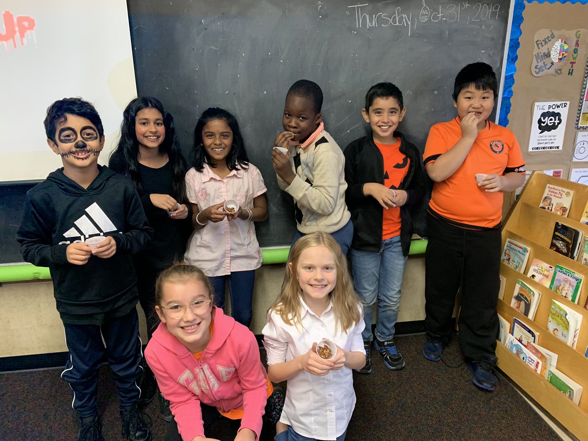 TheStorto's tweet photo. Halloween Spirit is strong in 3B🎃👻! We finally got to decorate our small pumpkins, listened to Thriller, and sampled our pumpkin seeds. We’ve been busy this morning #FunIn3B https://t.co/OklJ3mWFH2