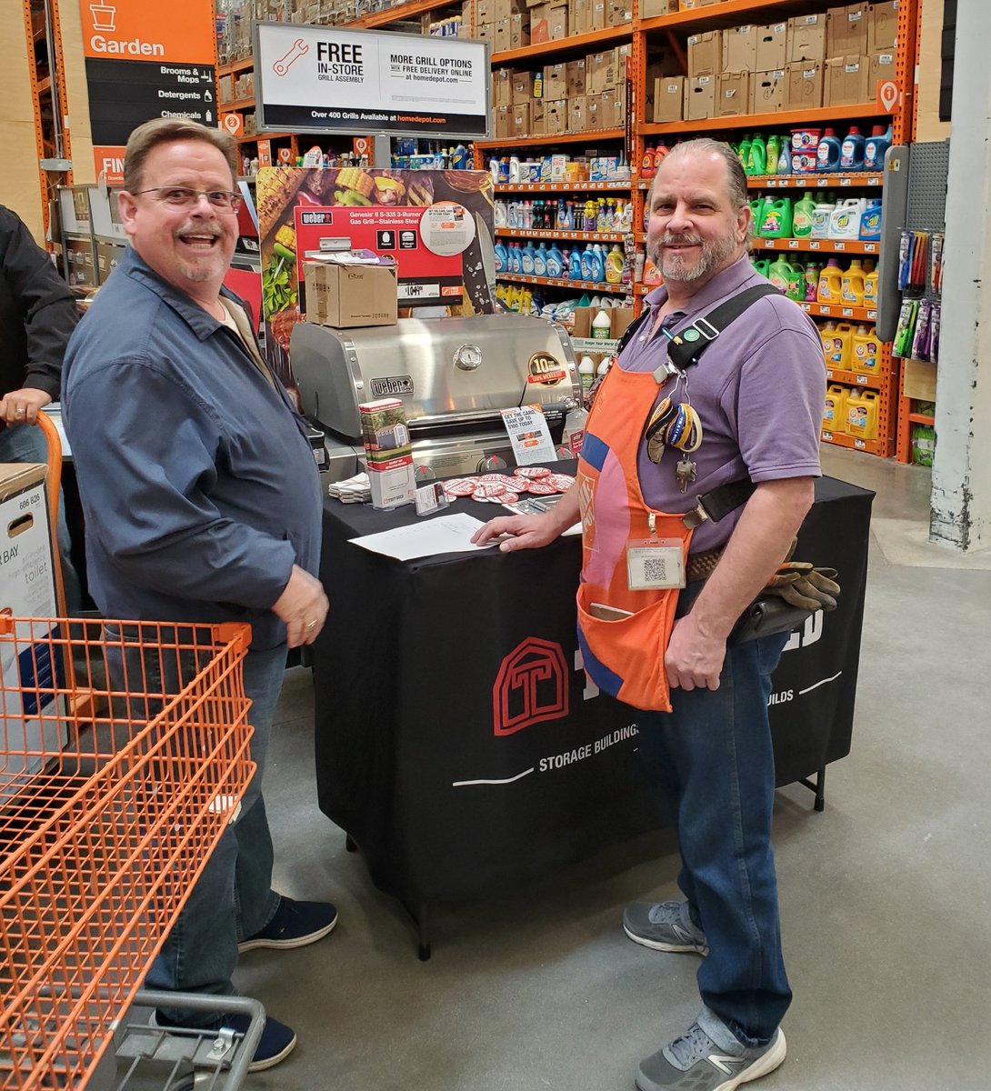 verakwillems's tweet photo. #ServicesAwarenessWeek continues @THD6568 with our # Halloween #Services&Screams event @BobbyPeugh @shane_home @laroldan32 @MichaelQHD @JuleeEckert https://t.co/ZD2YLPBDMJ