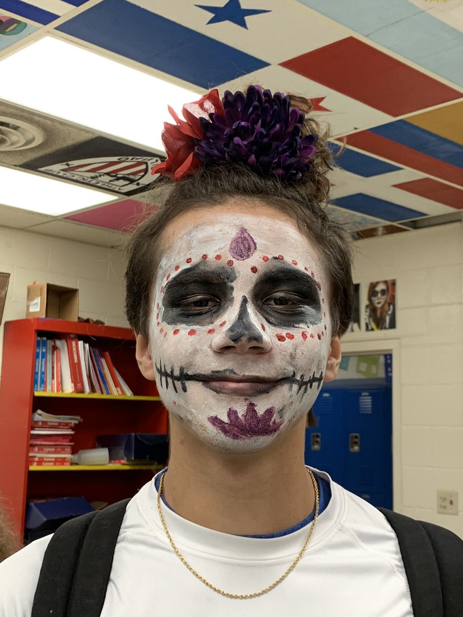 FernandezMCHS's tweet photo. Feliz Halloween #TogetherWeWin https://t.co/zzoUk1N25U