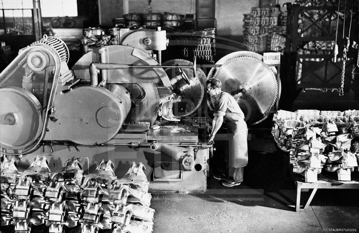 1951.Stabilimento Fiat Mirafiori Fonderie e Fucine - sega Wagner