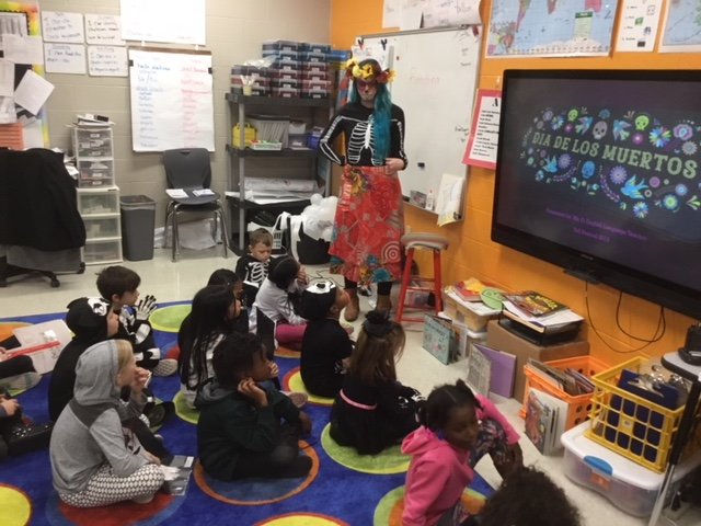 MsD_LSEArts's tweet photo. I got the opportunity to teach K-2nd graders about Day of the Dead during #LSEFallFest. We learned how to say the celebration in Spanish, how to draw skulls, and decorate paper sugar skulls. @LSEArts #DayoftheDead #culturalappreciation #celebratediversity https://t.co/jt7ic8ueTs