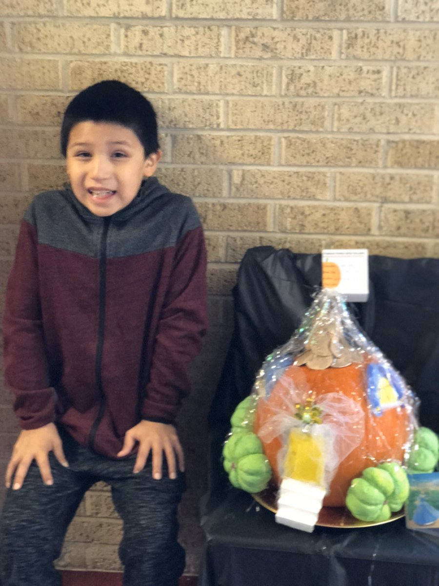 mkuhn91's tweet photo. Trunk and Read at JJE!!  Great School Activity for Halloween!
#joyjames #cisd https://t.co/SWNllh884g