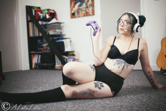 1 pic. More backlog 😘 #tattooed #inked #altgirl #watercolour #pawprints #glasses #greenhair #geek #curvy