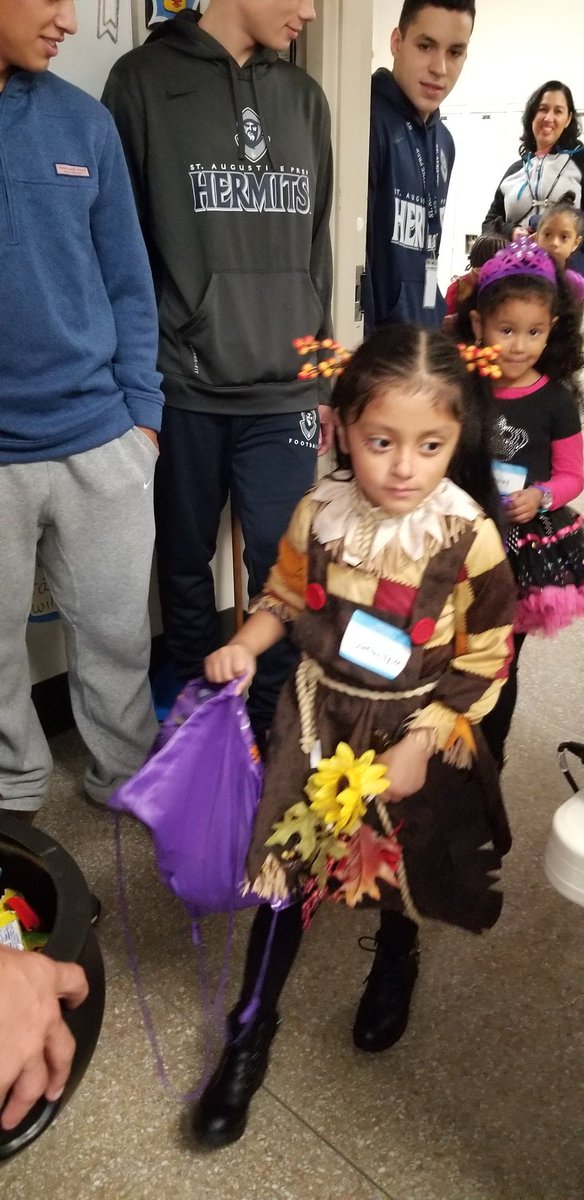 Little footsteps on campus today!#halloween2019 <a href="/StAugustinePrep/">St. Augustine Prep</a> <a href="/PrepAmbassadors/">Hermit Ambassadors</a>