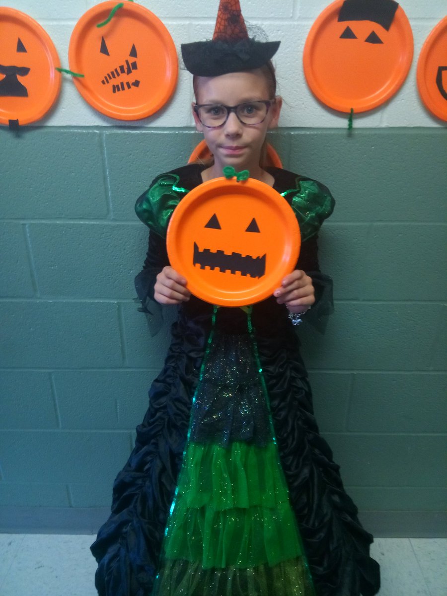 We enjoyed the high school readers and the craft! <a href="/hcebulldogs/">Hill Country ES- Bandera ISD</a> #smalltown