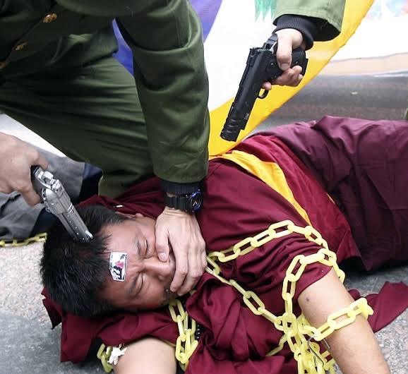 dlkh987654321's tweet photo. These are powerful images of #Tibetans rioting. I will be doing a series of these, it is my aim to show everyone how petrifying the #EvilRegime is. They must be stopped for the sake of #humanity
#StopAppeasingChina #FreeUyghurs #FreeTibet #FreeHongKong https://t.co/dJEta2MncO