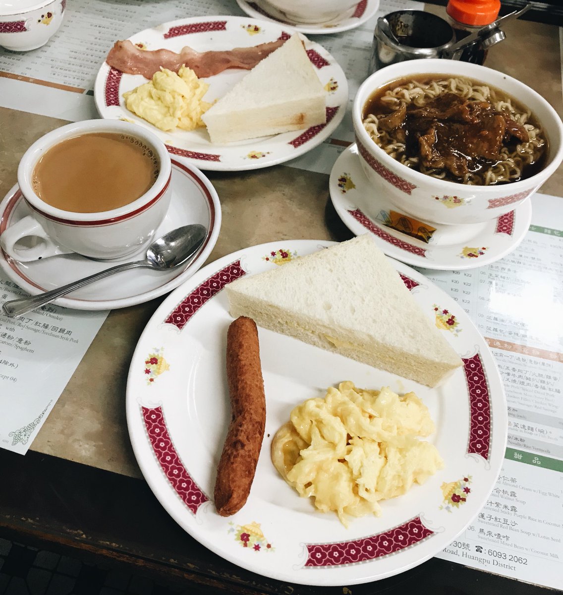 revieweveryth12's tweet photo. 𝐂𝐡𝐚’𝐬 𝐑𝐞𝐬𝐭𝐚𝐮𝐫𝐚𝐧𝐭
ร้านอาหารจีนแท้ๆแบบพื้นๆ แต่อร่อย มีเมนูเยอะมว้ากก ขนมปังหน้ากุ้งในรูปเป็นจานที่อร่อยสุดที่อยู่เซี่ยงไฮ้มา (อาจจะหิวไปเอง แต่อร่อยจริง) จริงๆมีอีกหลายเมนูที่คนแนะนำแต่อิ่มซะก่อนได้แค่ในรูปเลย😭

📍Huaihai Middle Rd Ex.1
#รีวิวเซี่ยงไฮ้ #อร่อยไปแดก https://t.co/OeEgVcskMV
