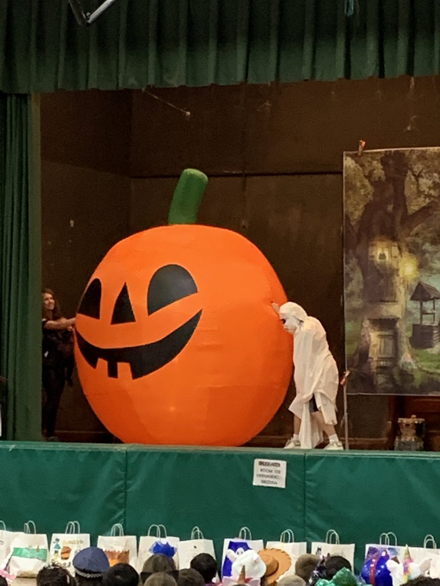 kelly beeresgonzalez (@kbeeres) on Twitter photo Halloween Fun at Webster !!!#weelearn #halloween2019 #trickortreat <a href="/RobFerullo4/">Robert Ferullo</a> <a href="/WeehawkenTSD/">Weehawken Schools</a> <a href="/SuzanneMera/">Mrs. Mera</a> <a href="/MrsMezzina/">Rianne Mezzina</a> <a href="/bcalligy/">Brian Calligy</a> <a href="/AnnaRudowsky/">Anna Rudowsky</a> <a href="/teachnbeach1/">Whaletales 🐋</a> <a href="/McginleyIsabel/">Isabel McGinley</a> Halloween Fun at Webster !!!#weelearn #halloween2019 #trickortreat <a href="/RobFerullo4/">Robert Ferullo</a> <a href="/WeehawkenTSD/">Weehawken Schools</a> <a href="/SuzanneMera/">Mrs. Mera</a> <a href="/MrsMezzina/">Rianne Mezzina</a> <a href="/bcalligy/">Brian Calligy</a> <a href="/AnnaRudowsky/">Anna Rudowsky</a> <a href="/teachnbeach1/">Whaletales 🐋</a> <a href="/McginleyIsabel/">Isabel McGinley</a>