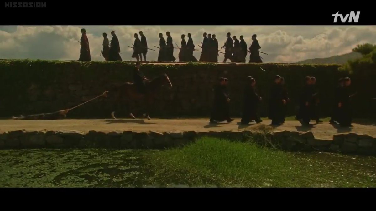 MrSunshinePH18's tweet photo. Tapos lumingon siya sandali sa ep 3 (first appearance ni Dongmae) tapos sa last ep na namatay siya pala yung premonition na yun

dUDE MINDBLOWING EXECUTION
#MrSunshine
#MRSThankYouEugene https://t.co/FQrOaQUPJr