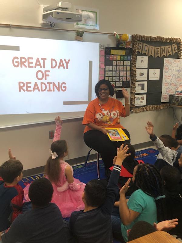 DvilleBESL's tweet photo. EL Instructional Specialist Mrs Boss- Johnson reading@Acton Elementary #GreatDayofReading #storybookcharacters https://t.co/YDnQf5v3xi