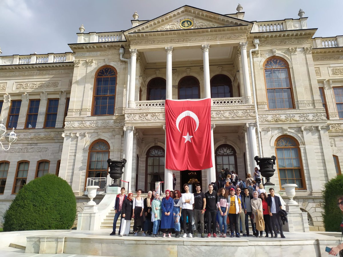 ahbap_isu's tweet photo. Ahbap'larımızla 29 Ekim Cumhuriyet Bayramı'mızı Dolmabahçe Sarayını ziyaret ederek coşkuyla kutladığımız günden kareler 💚 https://t.co/Tdmj0hicdB