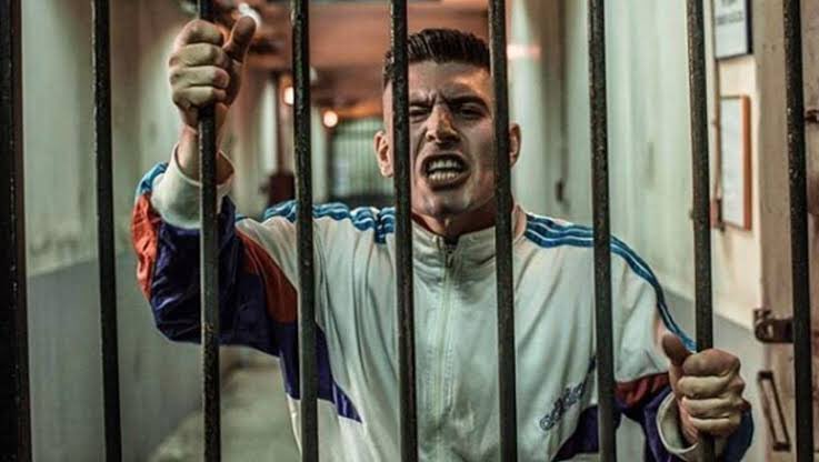 Bedelini benim ödediğim hayatı sorgulamak size düşmez yavşaklar!