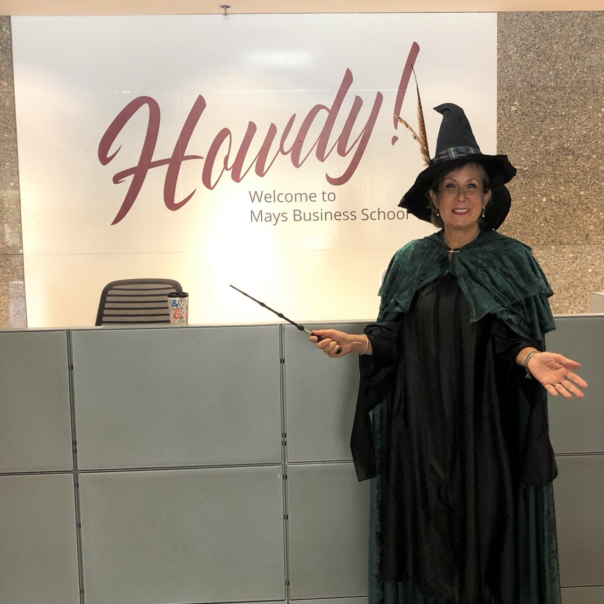 TAMU_CMIS's tweet photo. Professor McGonagall visits Mays this morning!🎃🧙‍♀️👍
#tamu @maysbusiness https://t.co/HRofXKHHLo