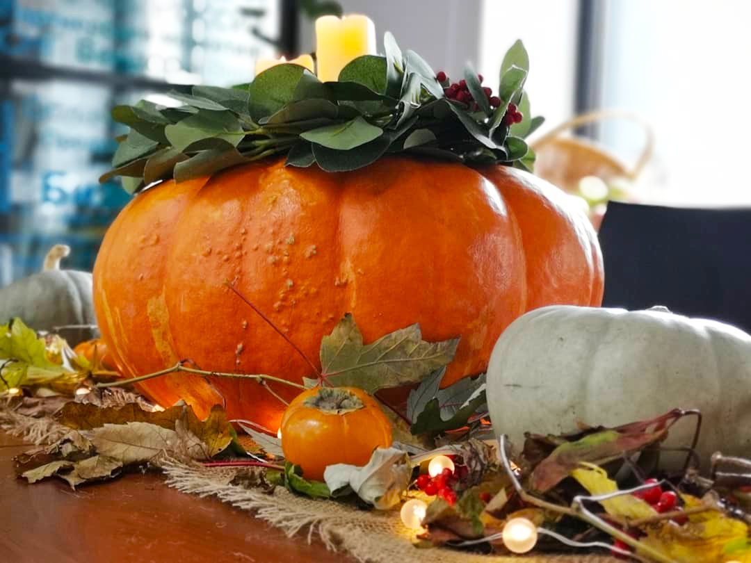 Axoft_Int's tweet image. 🎃 Небольшая подборка тематических фото из офиса Axoft, украшенного в честь Хэллоуина.
😈 Тыквы, паутина, летучие мыши и праздничное настроение — все, что нужно для &quot;ужасного&quot; дня!
👻 Друзья, ждем всех желающих в гости!

#axoft #halloween