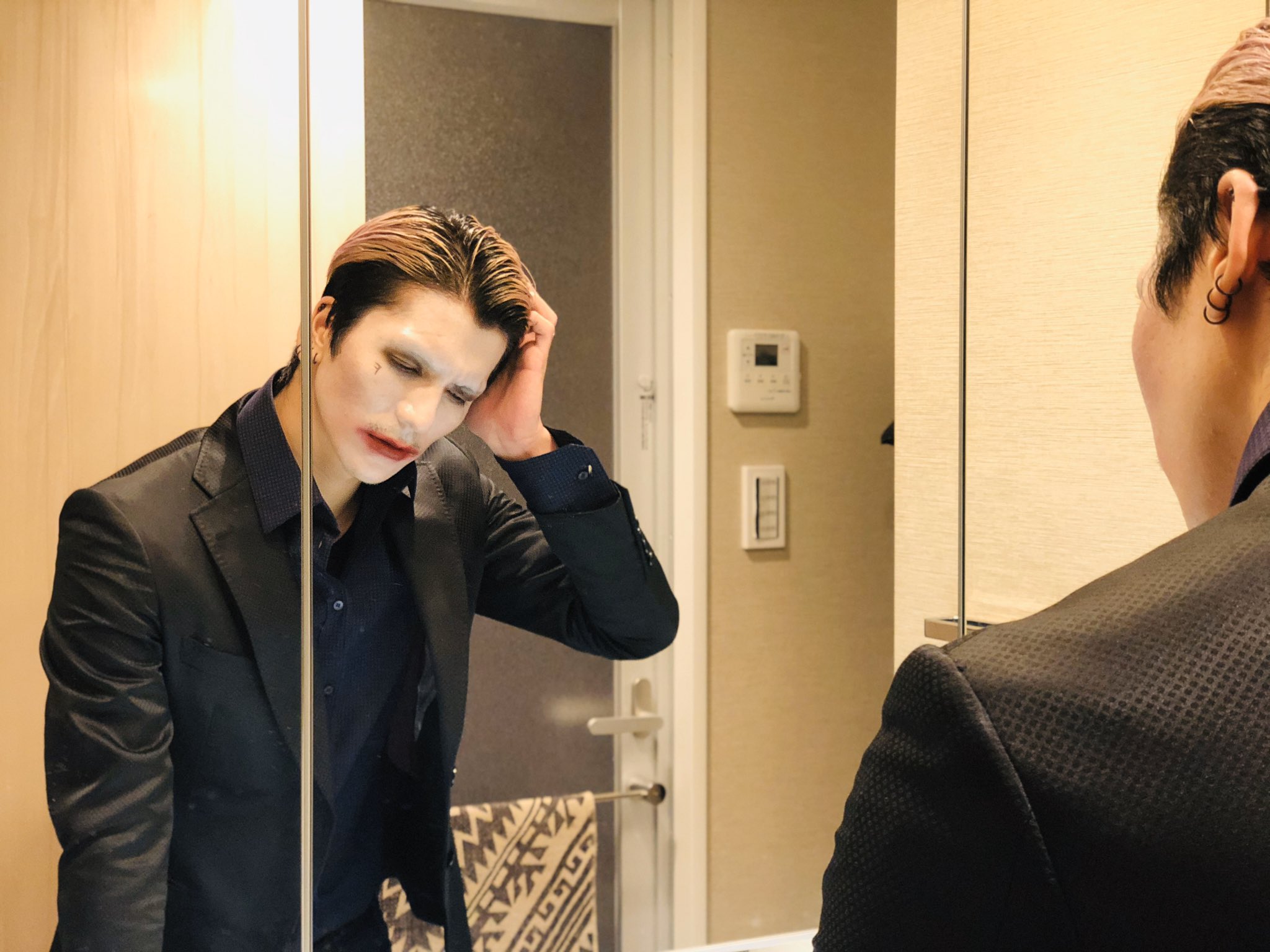 ジョーカーメイクをした後に髪を緑にするスプレーを買い忘れたままハロウィンを終えた男 地味ハロウィン 話題の画像がわかるサイト