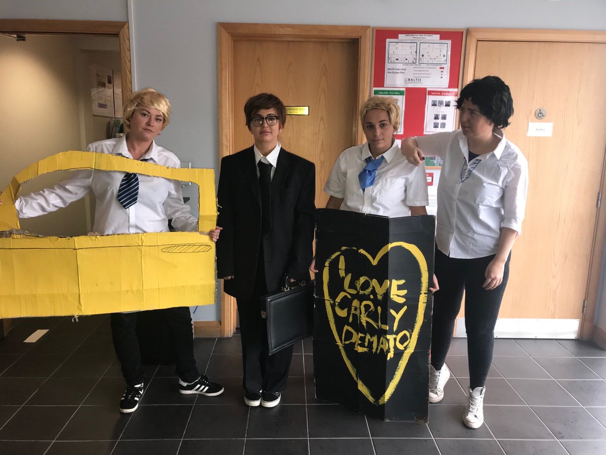 Halloween....completed it mate

I don't think we look too shabby <a href="/blakeharrison23/">blake harrison</a> @James_Buckley <a href="/EmAtack/">Emily Atack</a> 

<a href="/BalticTraining/">Baltic Apprenticeships</a> 
#TheInbetweeners #Halloween