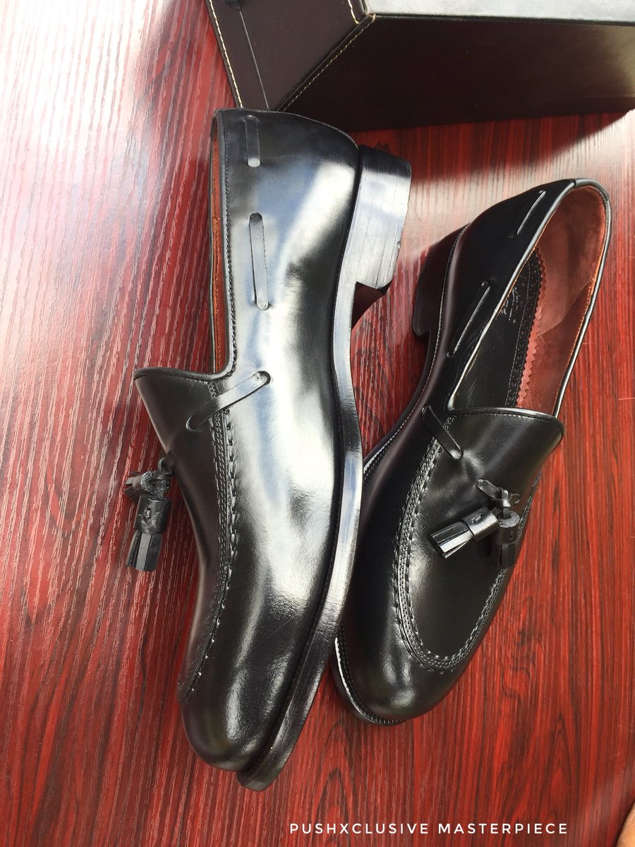 ipushxclusively's tweet photo. Our bespoke masterpiece double wedge tasseled loafers, is a contemporary embellished design that supersedes the Made in NIGERIAN perceived standard, we present to you WORLD CLASS!
#bespoke #madeinnaijashoes #madeinnigeria #pushxclusive #shoesbypushxclusive
@DrJoeAbah https://t.co/XcQ60BDdxw