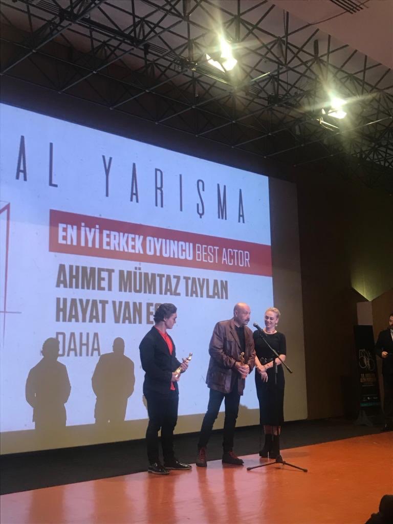 ‘Ulusal Yarışma’ evinde... <a href="/ulusalyarisma/">Ulusal Yarışma</a> <a href="/AntalyaFF/">Antalya Altın Portakal Film Festivali</a>