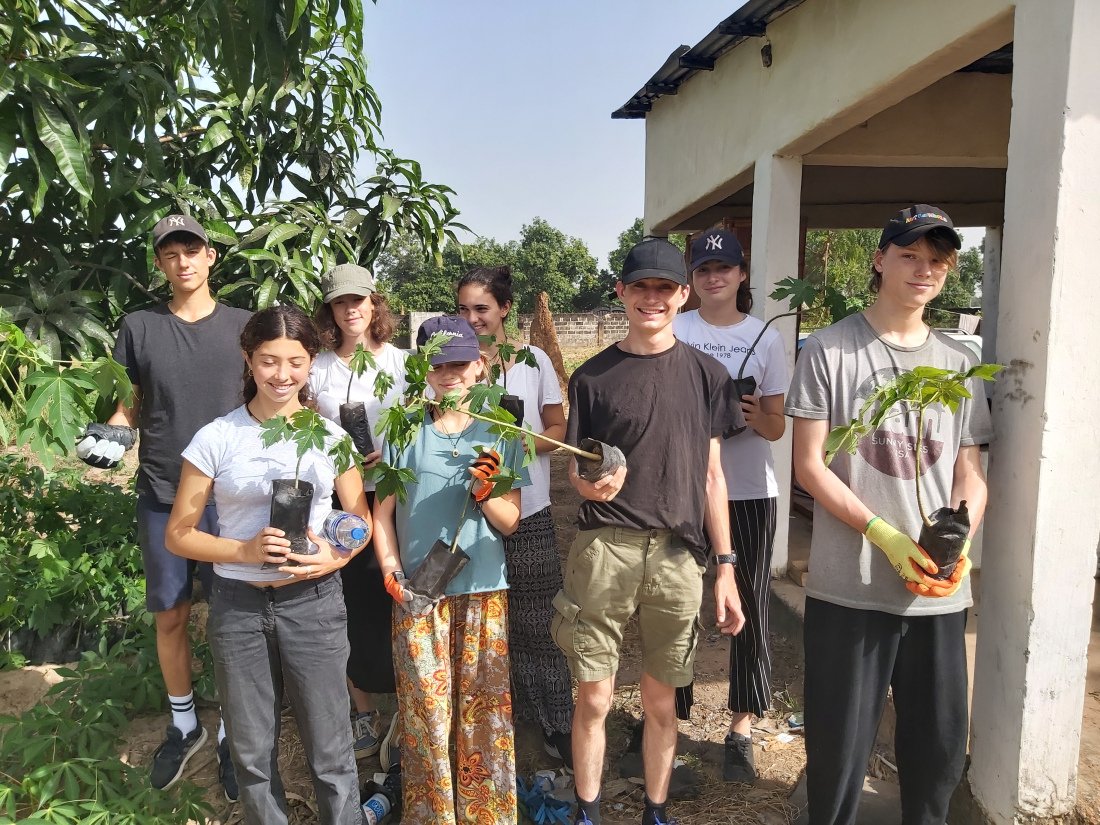 Emanuel_School's tweet photo. Our Year 11 pupils and members of staff returned from The Gambia earlier this week after their trip with #GlobalHands. Read all about their incredible experience on their blog here: https://t.co/pCIQV1sHfC #Gambia @mosallah @SharonWardleFCO 🇬🇲 https://t.co/th9YQI4yja