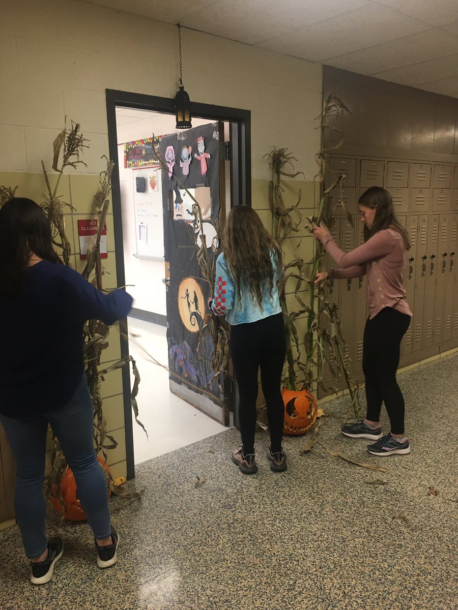 MsODonnell2's tweet photo. Color Wars Halloween Door Decorating Contest! The Class of 2021 door is amazing- thank you to all who helped. Don’t forget to check out all the doors in the HS today! https://t.co/eiwZojbWNx