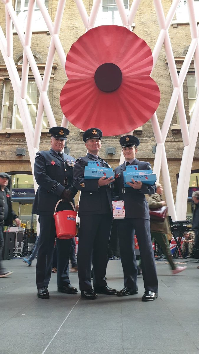 Come say hi if you’re in London! 👋

#LondonPoppyDay