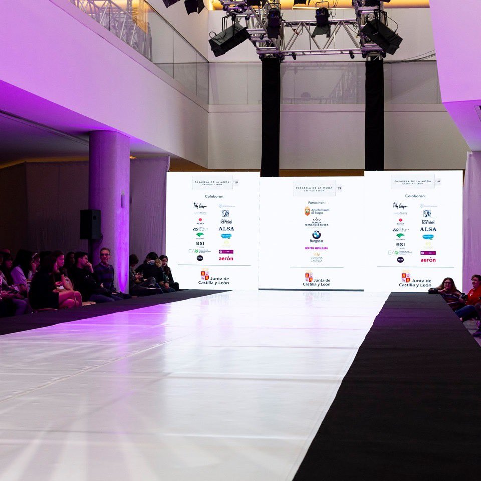 PasarelaCyL's tweet photo. #PATROCINADORES
Gracias a nuestros patrocinadores, la Pasarela de la Moda de Castilla y León, ha podido encender sus luces para que nuestros diseñadores muestren todo su buen hacer y creatividad con diseños espectaculares para todas las ocasiones.
#PasarelaCyL #ModaCyL2019 https://t.co/LT3SYgBZux