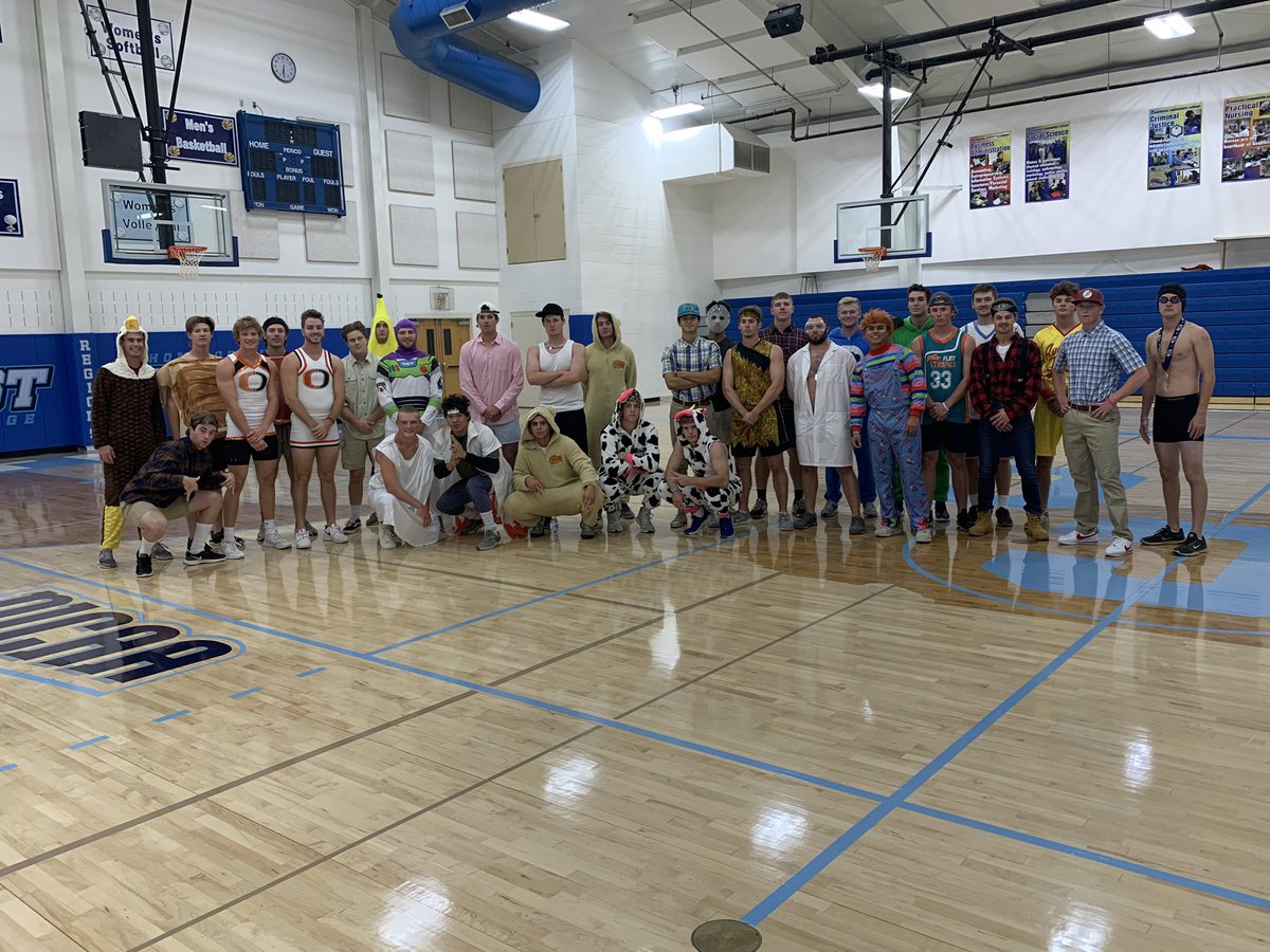 Coach_Parks_'s tweet photo. @SCCBASEBALLNE 2019 Halloween Lift &amp; Dodgeball Day! https://t.co/bDjzAeY90g