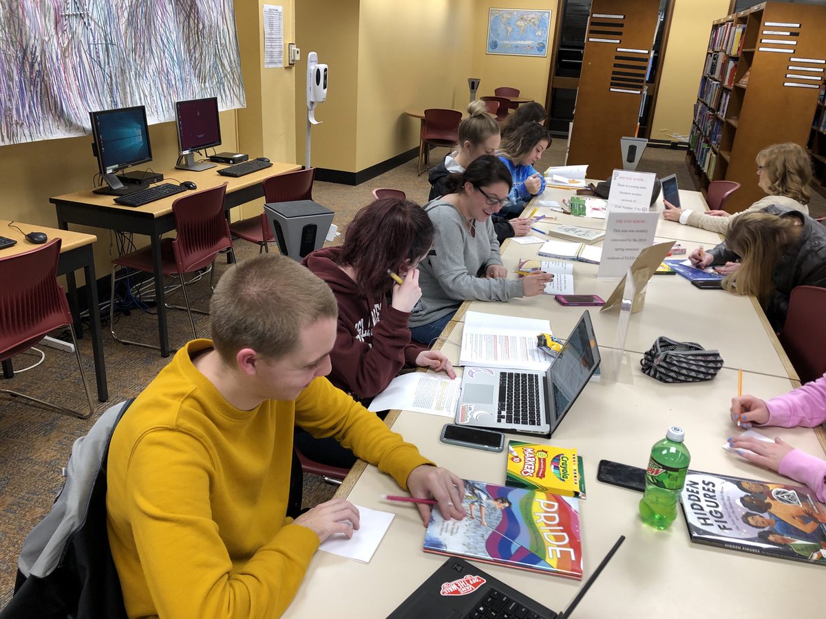 karen_capraro's tweet photo. ELED 420 ⁦@Ed_at_RIC⁩ students engaged in #PBL in The Curriculum Corner at Adams Library- stop in to see their book recommendations ⁦@RICNews⁩ https://t.co/7CvQMsDtpw