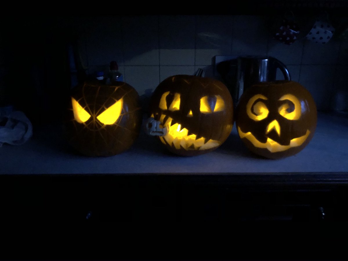 EPRO_Lockley's tweet image. Prepared at the weekend and ready to go tonight! Although one of them collapsed after ripening next to a radiator 😂🎃🎃🎃#halloween2019 #pumpkin