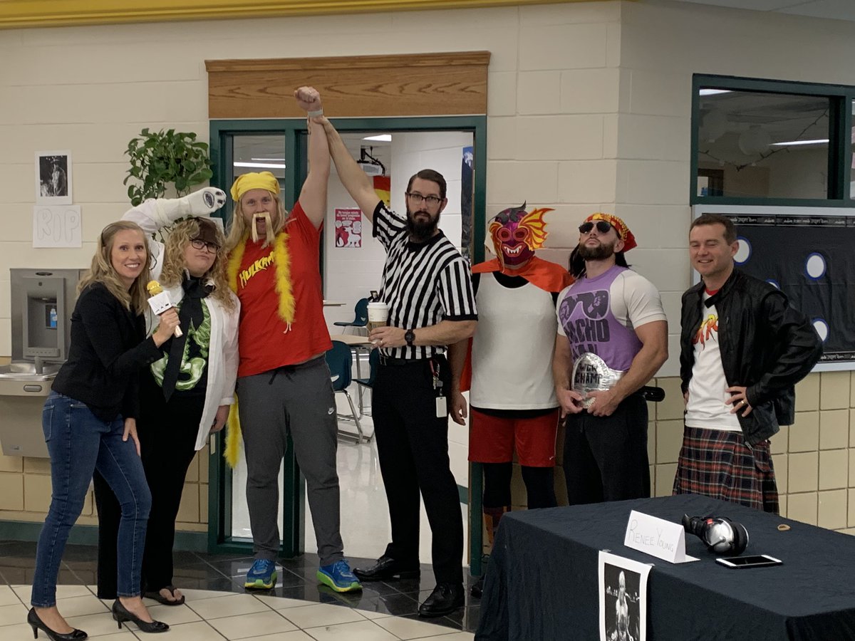 SpitzmuellerMHS's tweet photo. The air is thick with competition in Z1 today WWF style! @MHSComets @bobby__dodd @rompiesb @Robyn_R_Jordan @mrdistel @HullAEquityLDI https://t.co/qRU6xtwlud