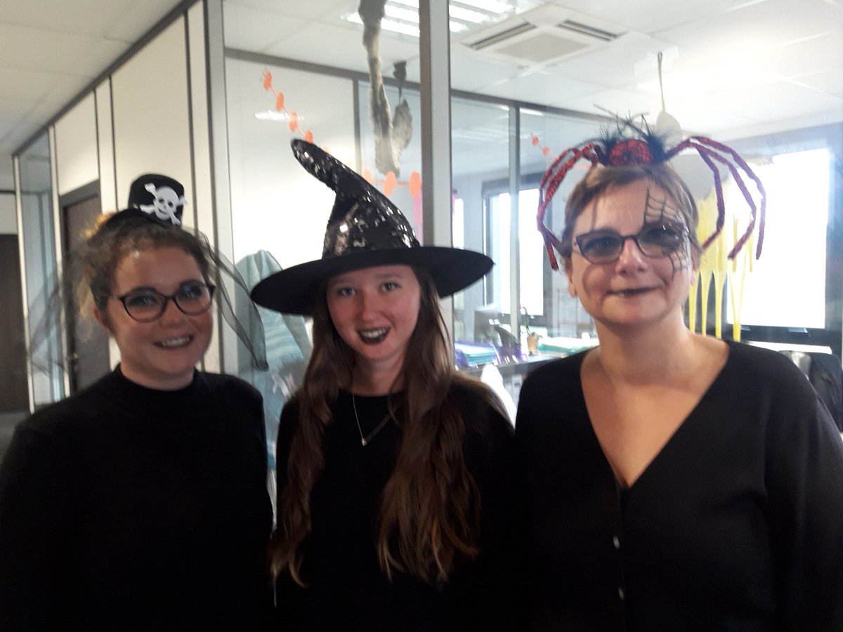 pasquet_olivier's tweet photo. @GroupeConvivio le siège normand en folie pour Halloween merci les filles pour la distribution de bonbons top ambiance https://t.co/uxCD6YHdnx