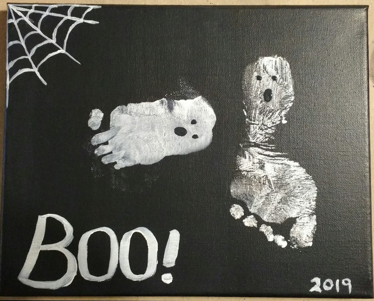 Happy Halloween!

This is how a PS on mat leave spends some of their time. #makingmemories #artsandcrafts