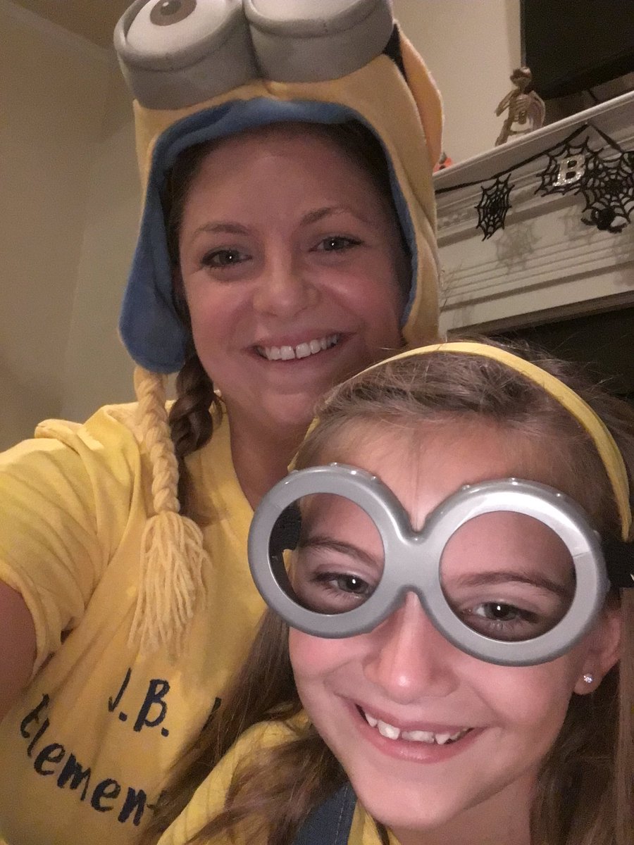 Sheehan5th's tweet photo. Minion Day at school ❤️❤️#minermoments #HappyHalloween @Sheehan5th @JBWatkinsES https://t.co/Dso3NHvUjW