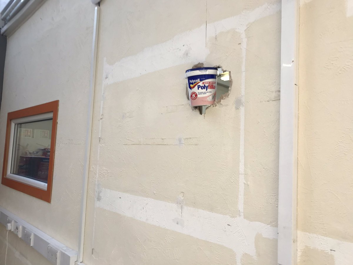 evmanuk's tweet photo. Sorted the hole in the wall with some #Polyfilla https://t.co/nCGrdhZpTI