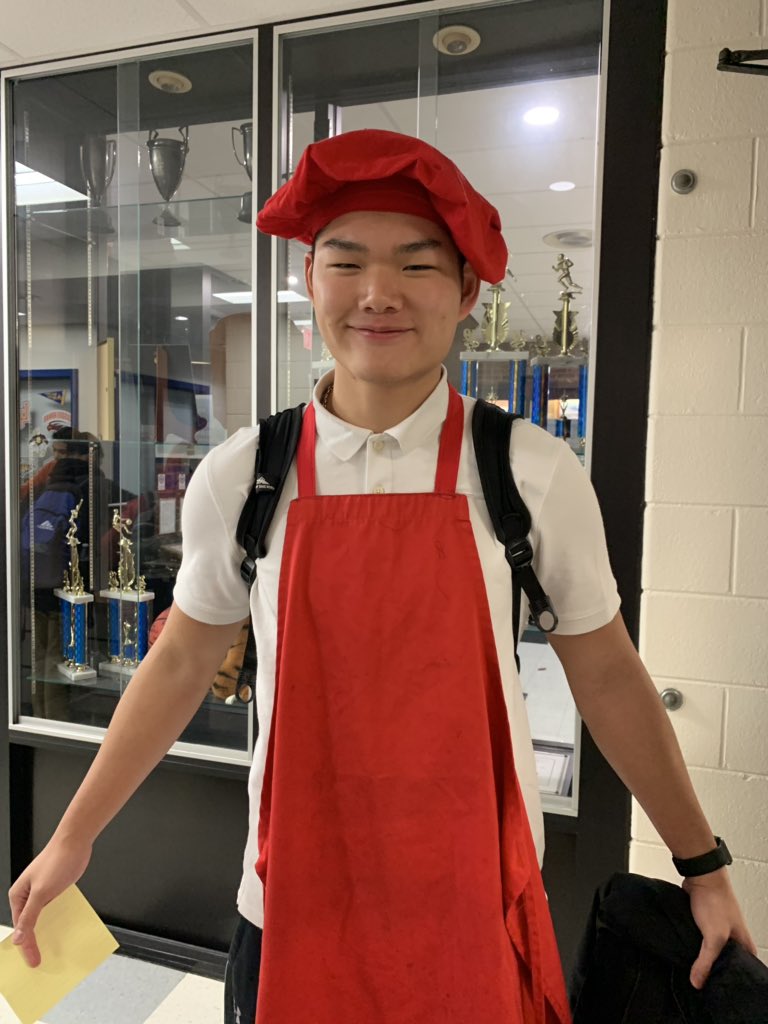 Wooten12821254's tweet photo. Character day AIHS🍭🍬🎉@LeeIRaymond @AIHSPrincipal @CresciMarty https://t.co/V5nqzDmZFr
