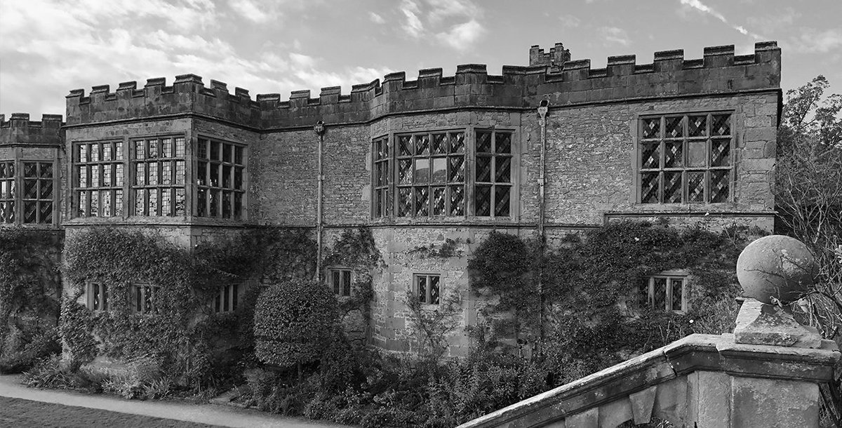 vpdd's tweet photo. Ever wondered where to find the SPOOKIEST places in Derbyshire and the Peak District? 🎃
From haunted hotels to headless horsemen, check out these terrifying #Halloween myths and legends: https://t.co/vzBSeZQDuc 👈😲 👻 https://t.co/XGlKPnEiYK