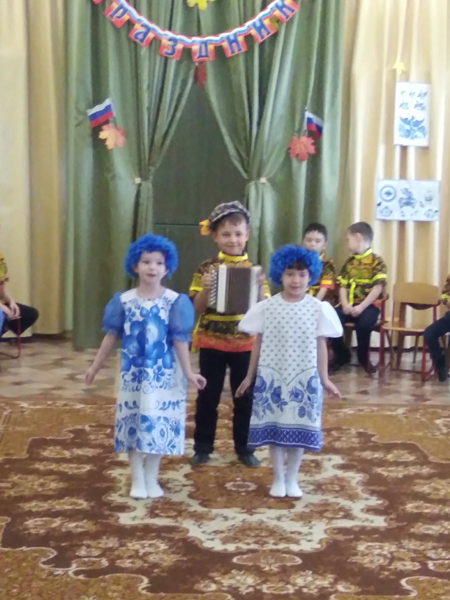 В преддверии празднования Дня народного единства, 31 октября в детском саду "Гармония" с воспитанниками подготовительной к школе группы проведён патриотический праздник "Россия - Родина моя!". В ходе мероприятия дети познакомились с героическим прошлым нашей Родины.