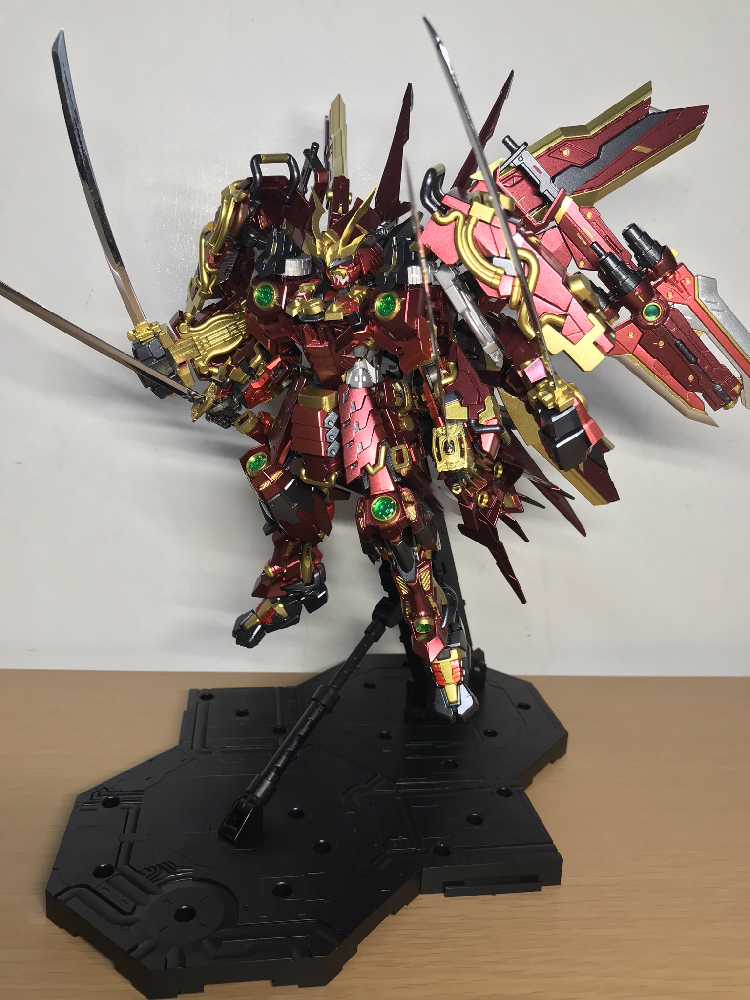 トキ ミキシングガンプラ完成 ようやく完成しました 名前は特に決めてませんが 真武者頑駄無と 戦国アストレイを中心に各種武装を追加したのでシンプルに 真戦極アストレイ とでもしておきます笑 ガンプラの画像を貼るとrtされると聞い