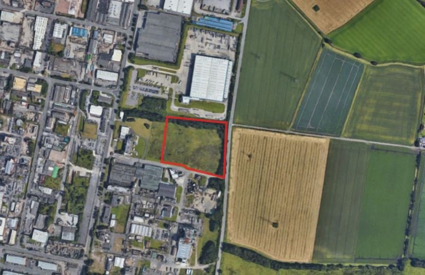 Place North West tweet media