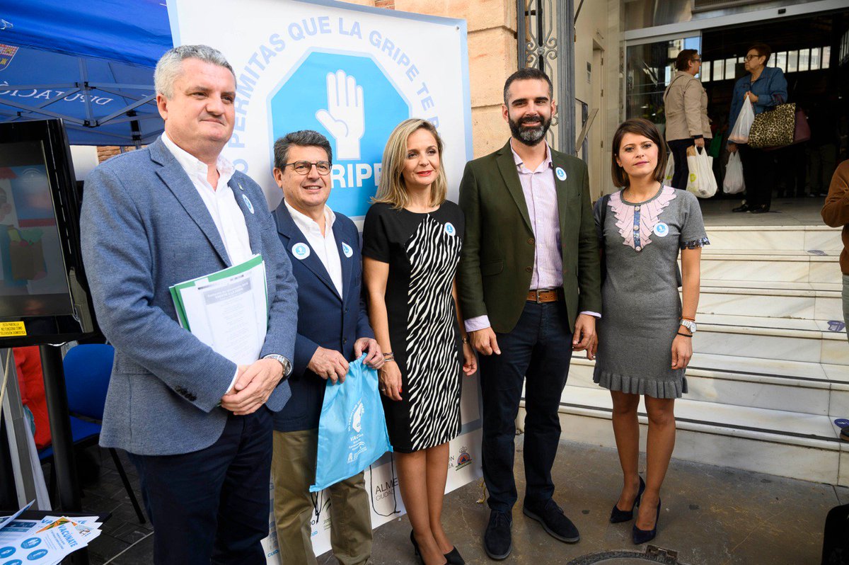 RamonFPM's tweet photo. 💉 🤧 Yo ya me he vacunado contra la gripe. Te animo a informarte sobre la importancia de la vacunación en cualquiera de las carpas instaladas estos días por la ciudad. 

#Yosímevacuno #AlmeríaSaleGanando👍 https://t.co/KUd4rKAh1M